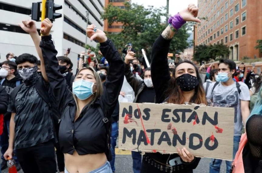 Manifestaciones en Colombia contra policía por agresión sexual