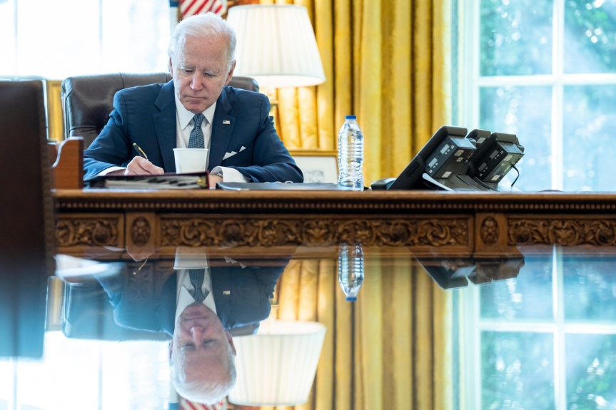 Biden sigue comprometido a no enviar tropasa Ucrania